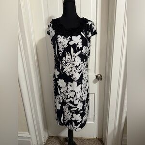 Women’s size medium Alfani Black and White Floral Midi Dress